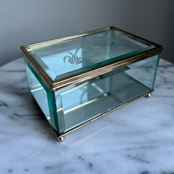 Vintage Brass and Gold jewelry box - Picture 1 of 5